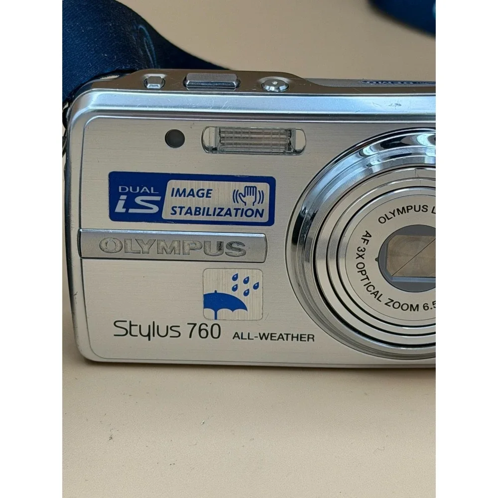 Olympus Stylus 760 7.1MP Digital Camera Silver Tested w/ Charger 1GB xD